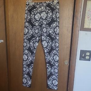Black and White Floral Leggings